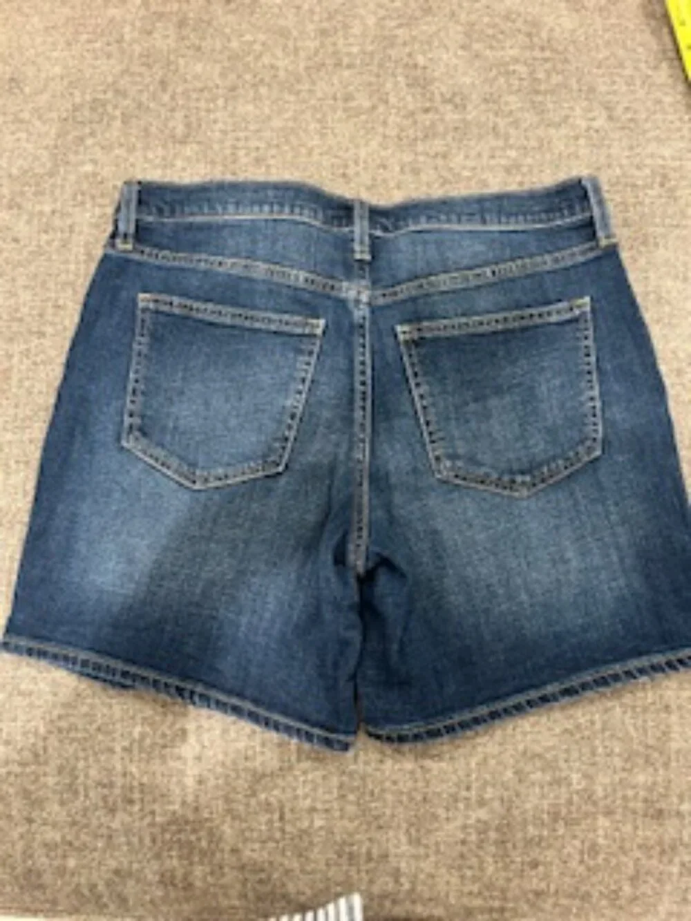Women's Classic Gap Denim Shorts, Size 10 - Picture 3 of 9